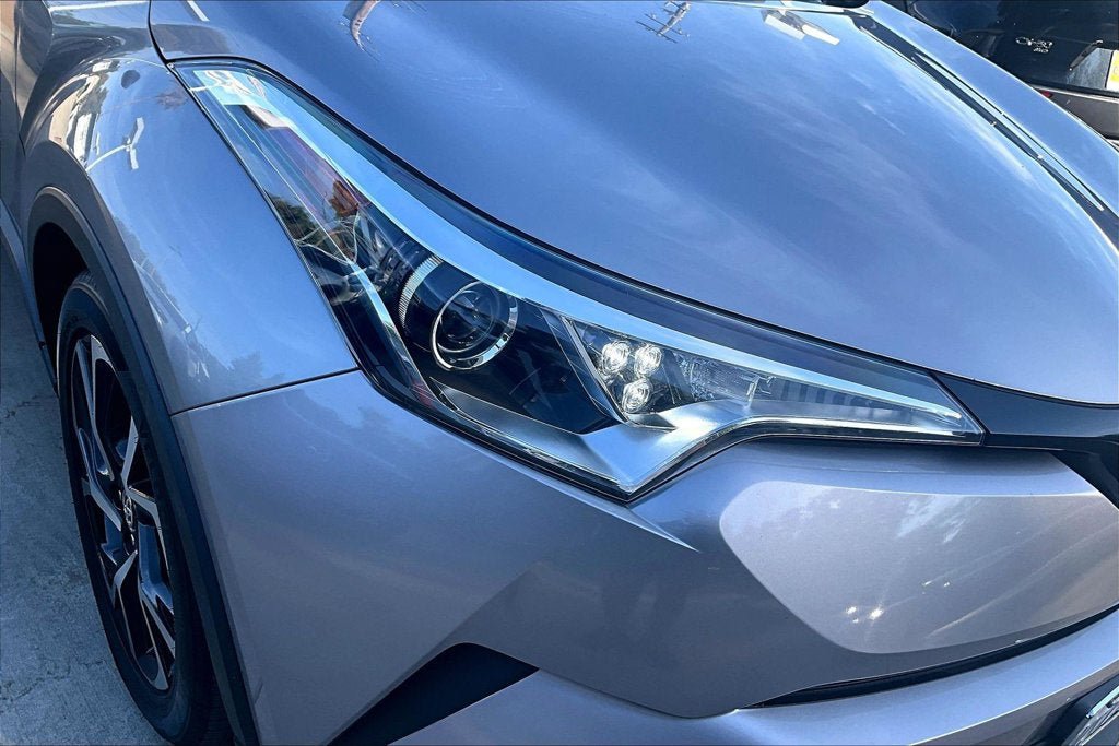 Used 2019 Toyota C-HR XLE FWD image 27