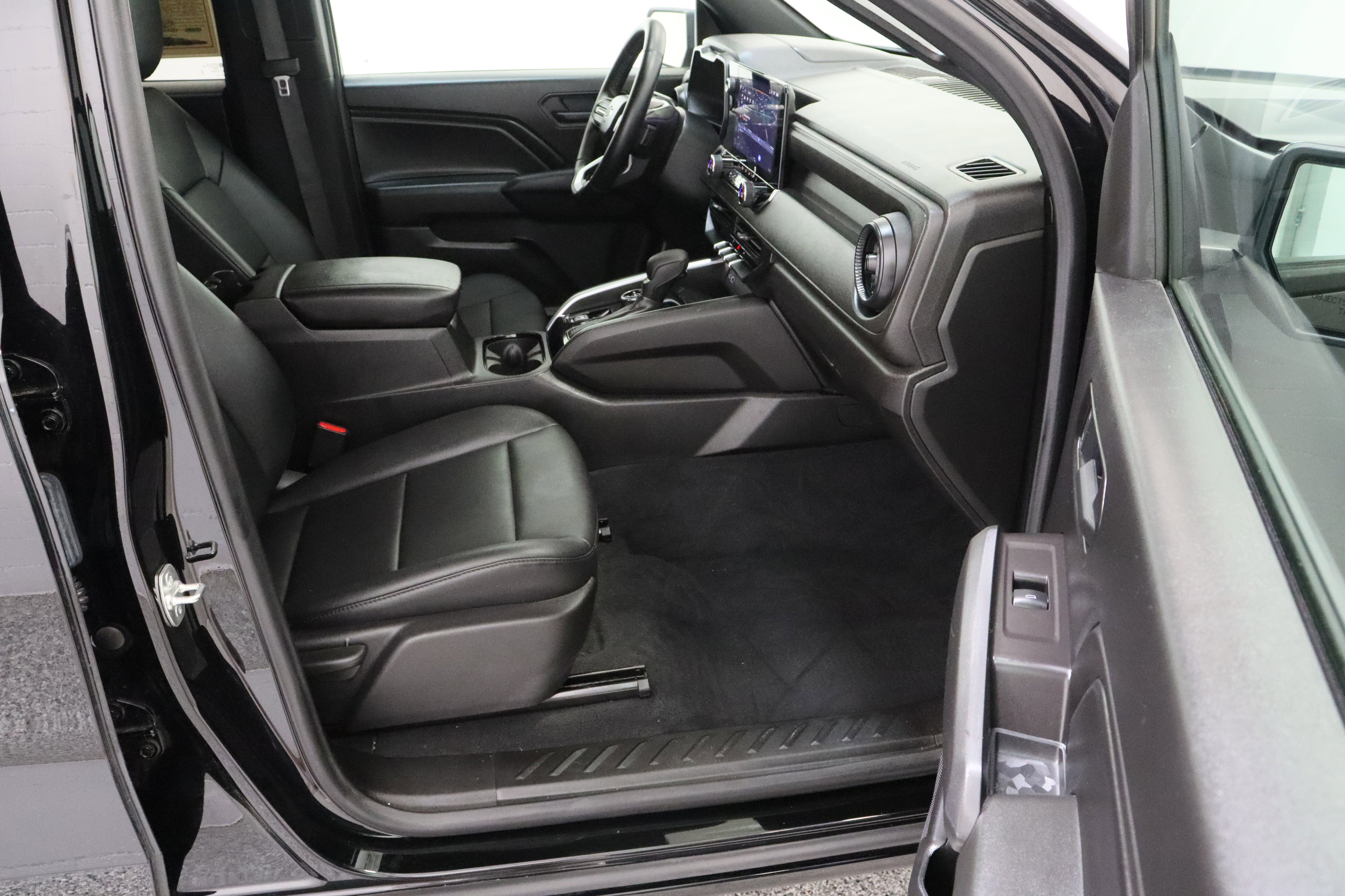 Used 2025 Chevrolet Colorado Trail Boss image 38