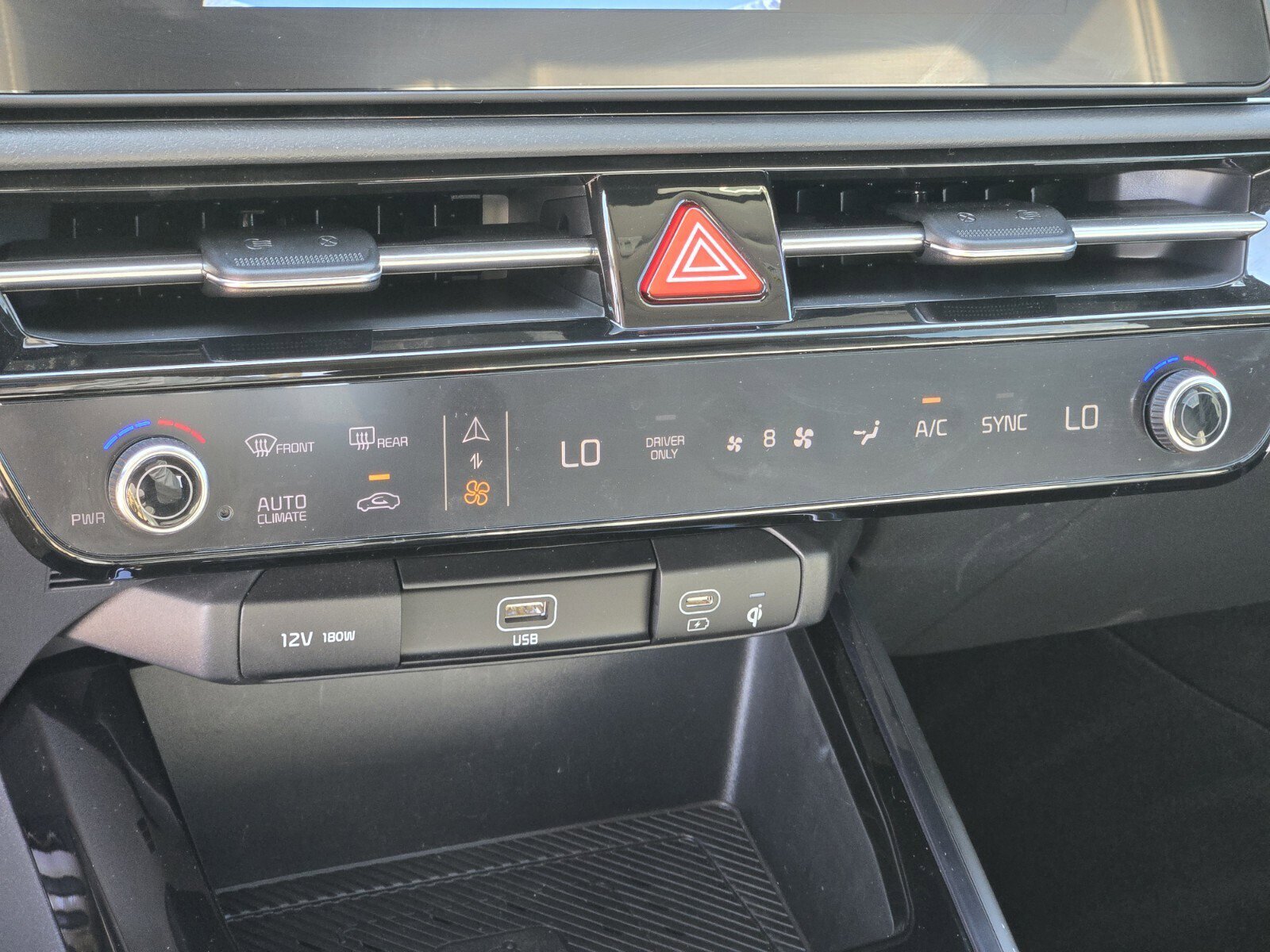 Used 2024 Kia Niro SX Touring image 21