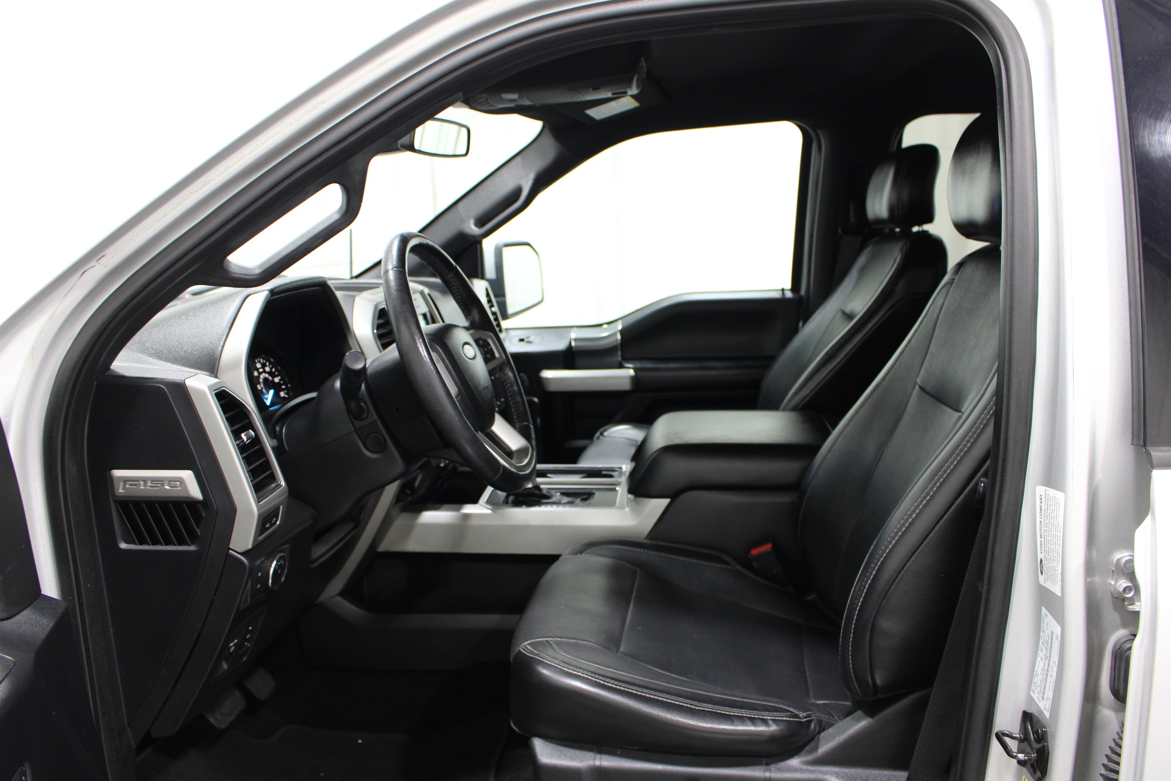 Used 2017 Ford F150 Lariat w/ Equipment Group 502A Luxury RWD image 3