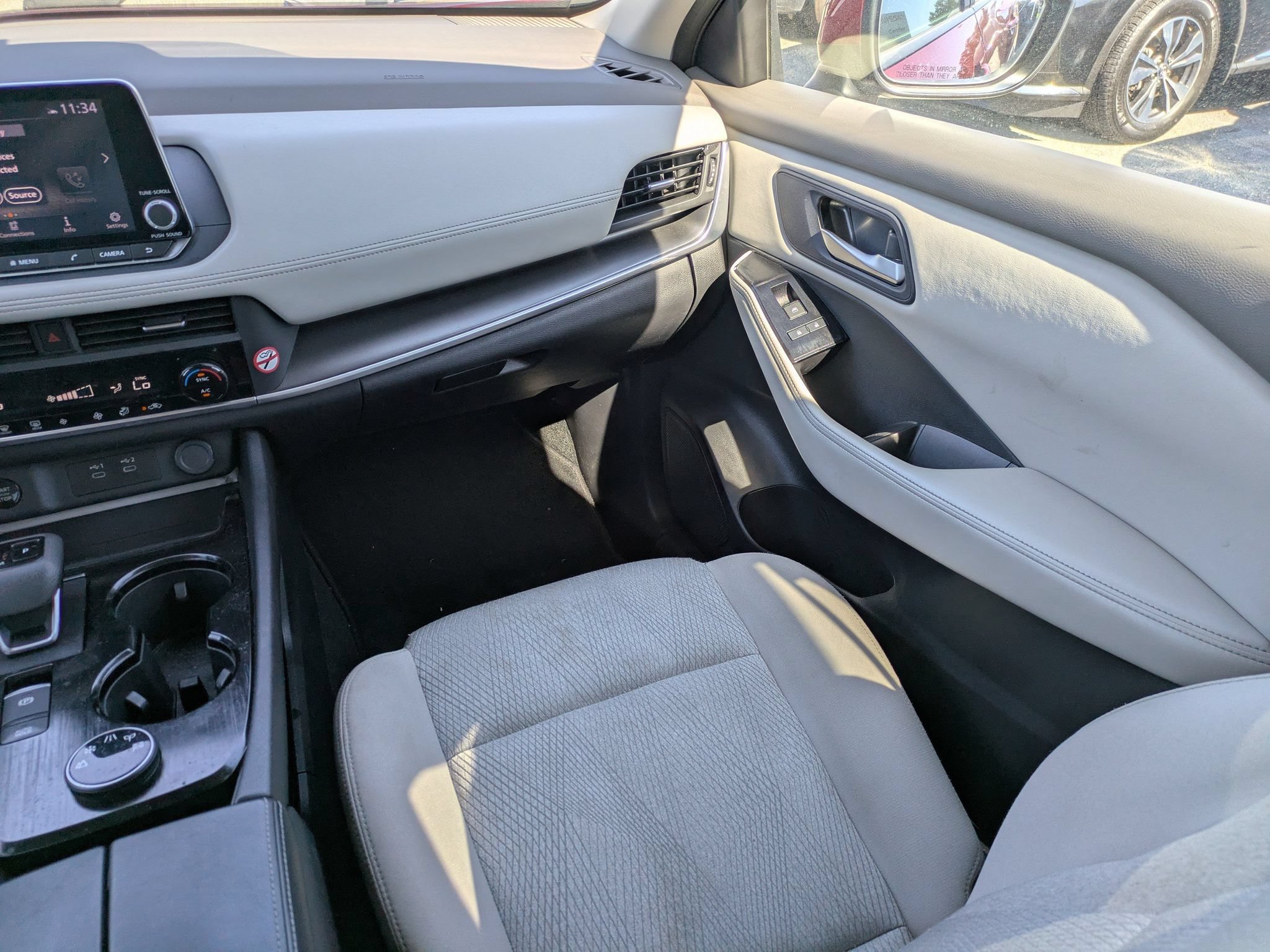 Used 2025 Nissan Rogue SV AWD/4WD image 18