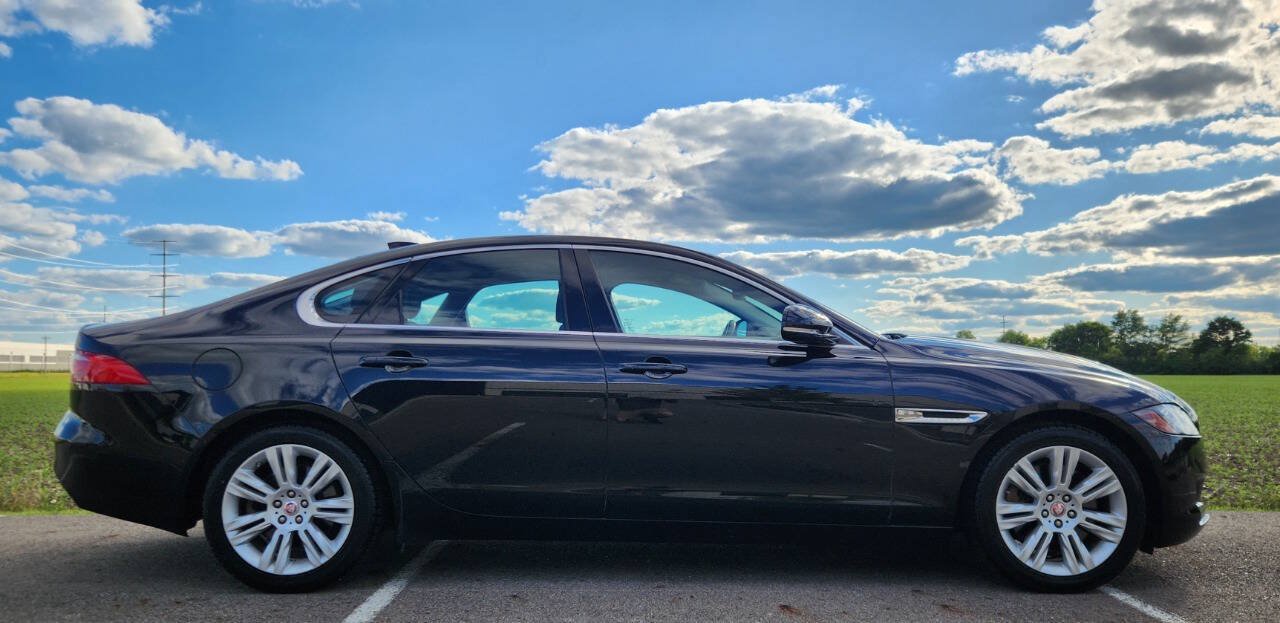 Used 2016 Jaguar XF Premium RWD image 5