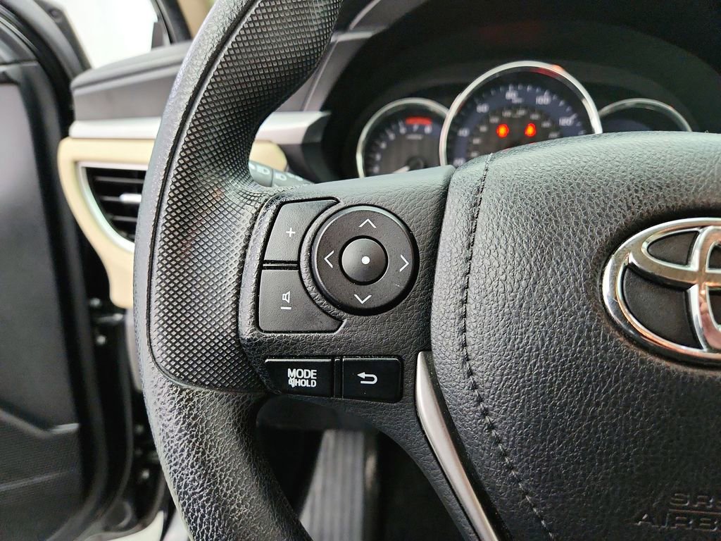 Used 2015 Toyota Corolla LE FWD image 16
