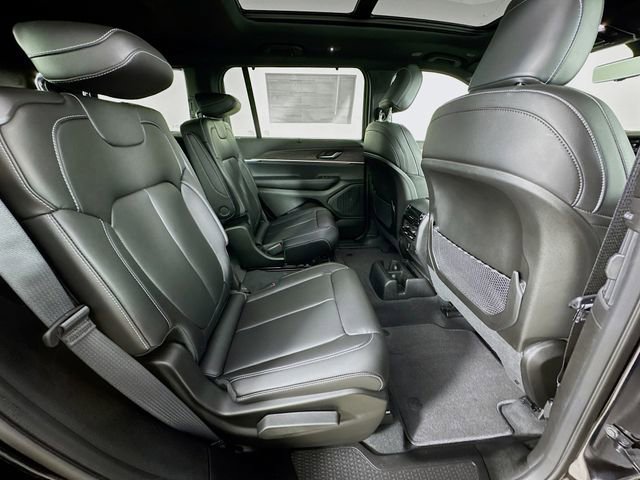 New 2025 Jeep Grand Cherokee L Limited w/ Luxury Tech Group II image 32