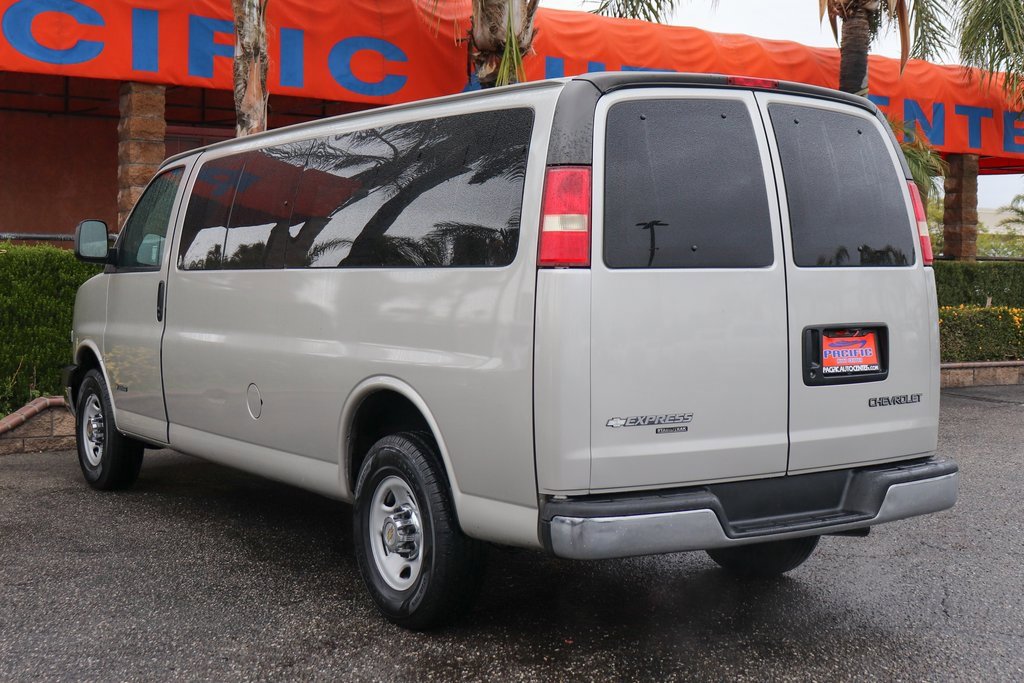 Used 2005 Chevrolet Express 3500 Extended Passenger w/ LS Preferred Equipment Group image 6