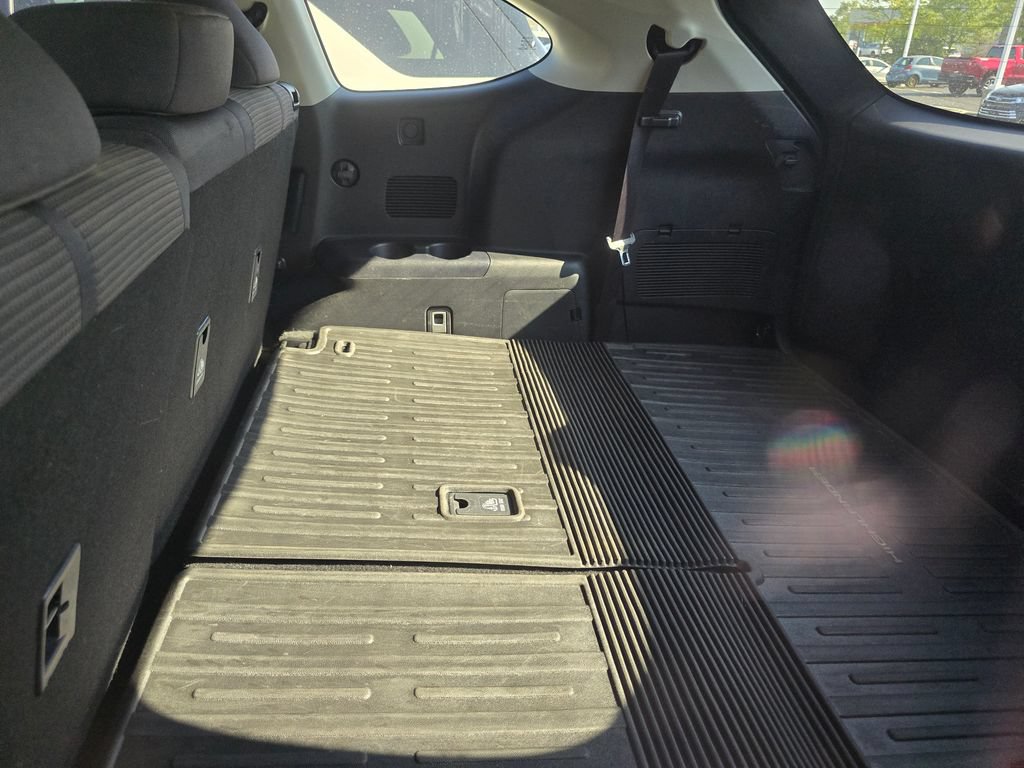 Used 2022 Toyota Highlander LE AWD/4WD image 23