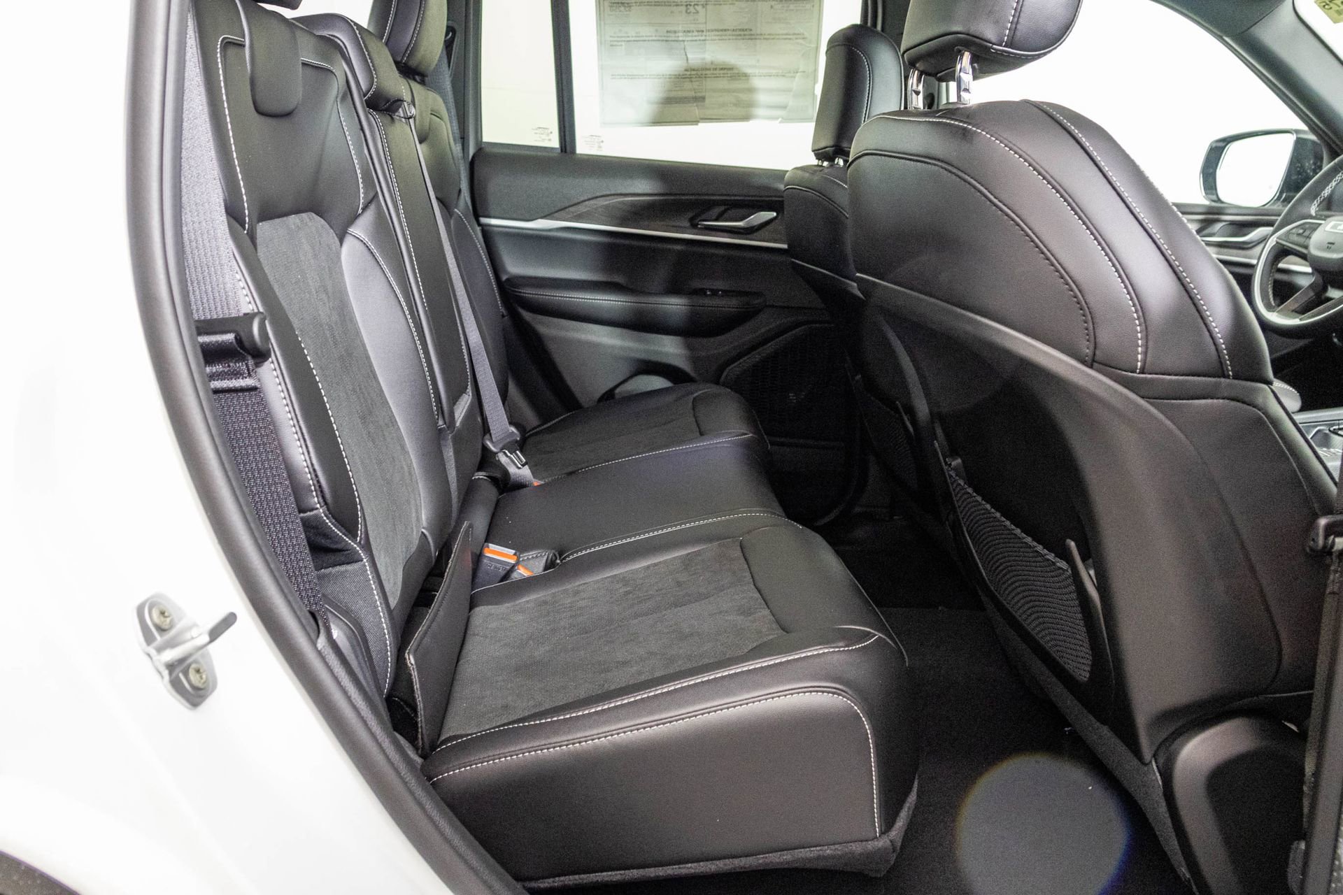 New 2026 Jeep Grand Cherokee Altitude AWD/4WD image 41