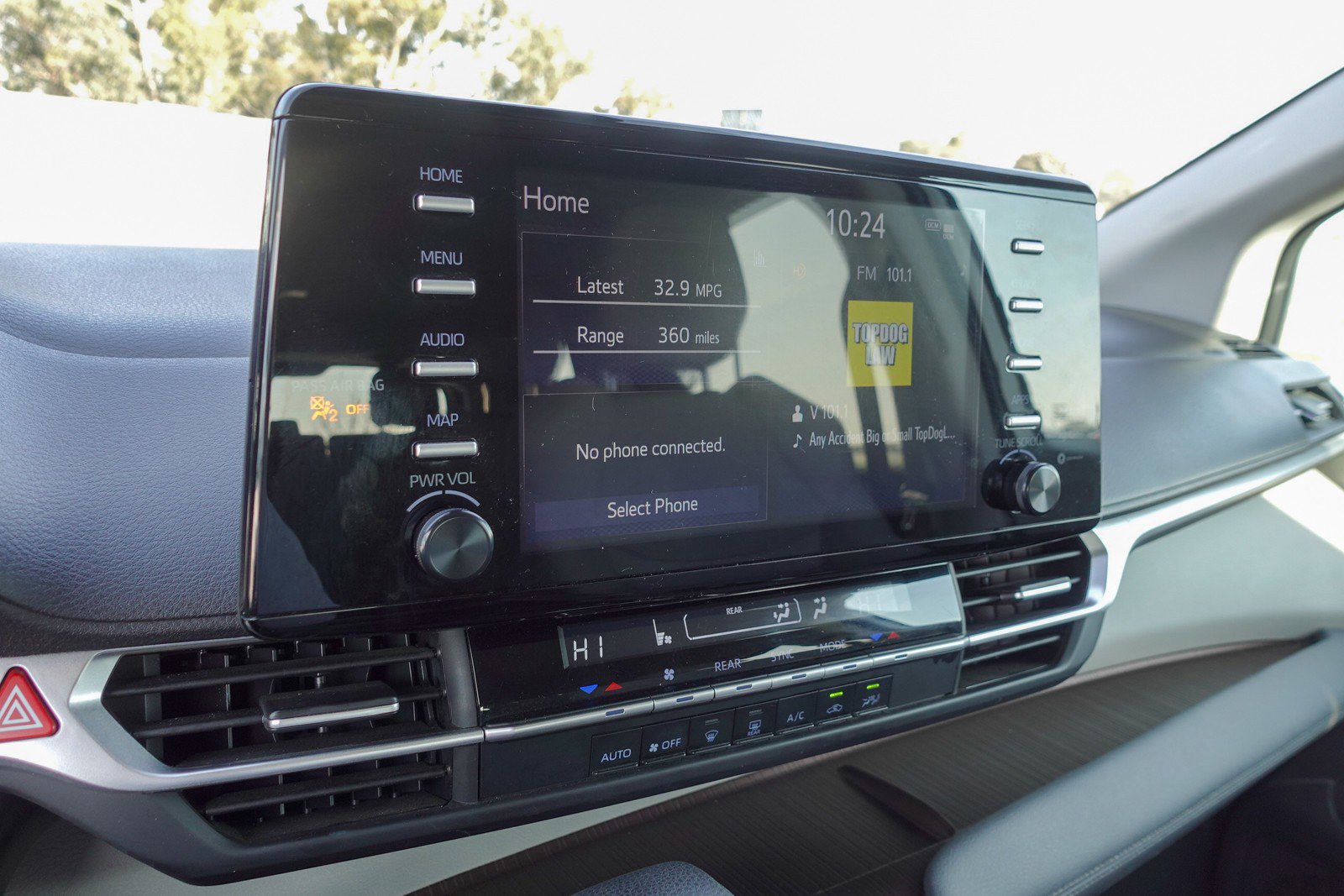 Used 2024 Toyota Sienna LE image 18