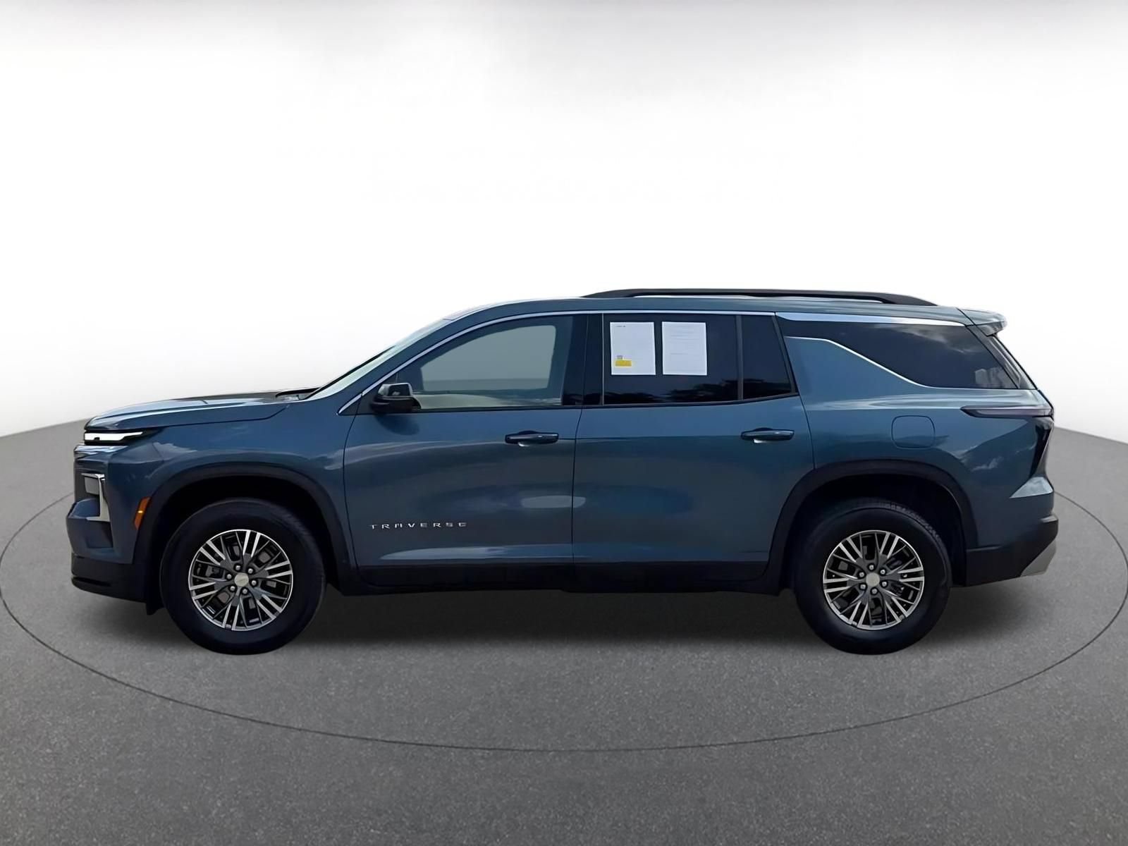 Used 2025 Chevrolet Traverse LT AWD/4WD image 10