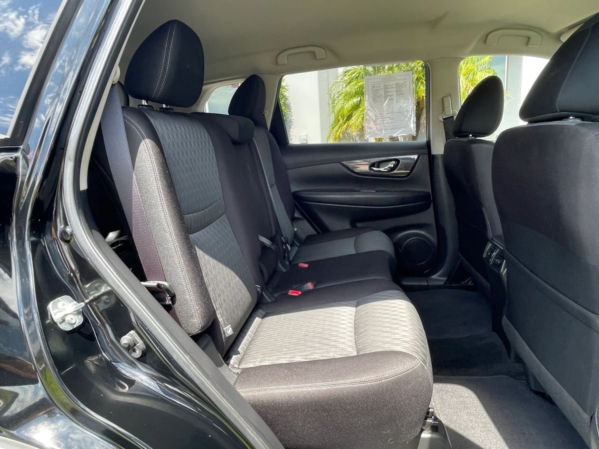 Used 2020 Nissan Rogue SV FWD image 24