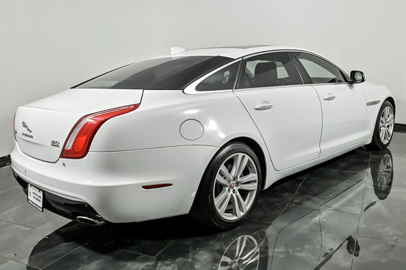 Used 2016 Jaguar XJ L Portfolio AWD/4WD image 9