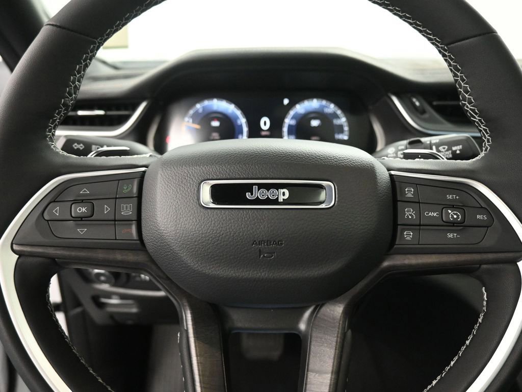 New 2025 Jeep Grand Cherokee Limited w/ Trailer Tow Package image 24