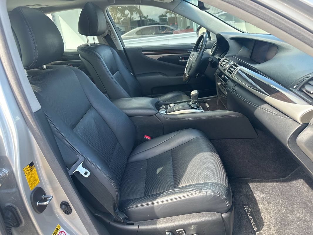 Used 2014 Lexus LS 460 w/ Comfort Package RWD image 31