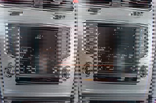 Used 2016 Volkswagen Golf S image 18