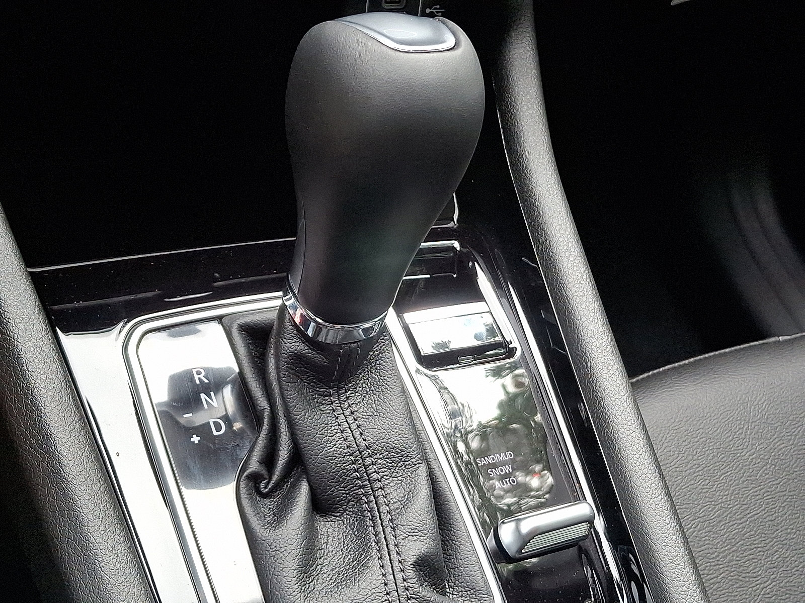 New 2025 Jeep Compass Limited w/ Sun & Sound Group image 9