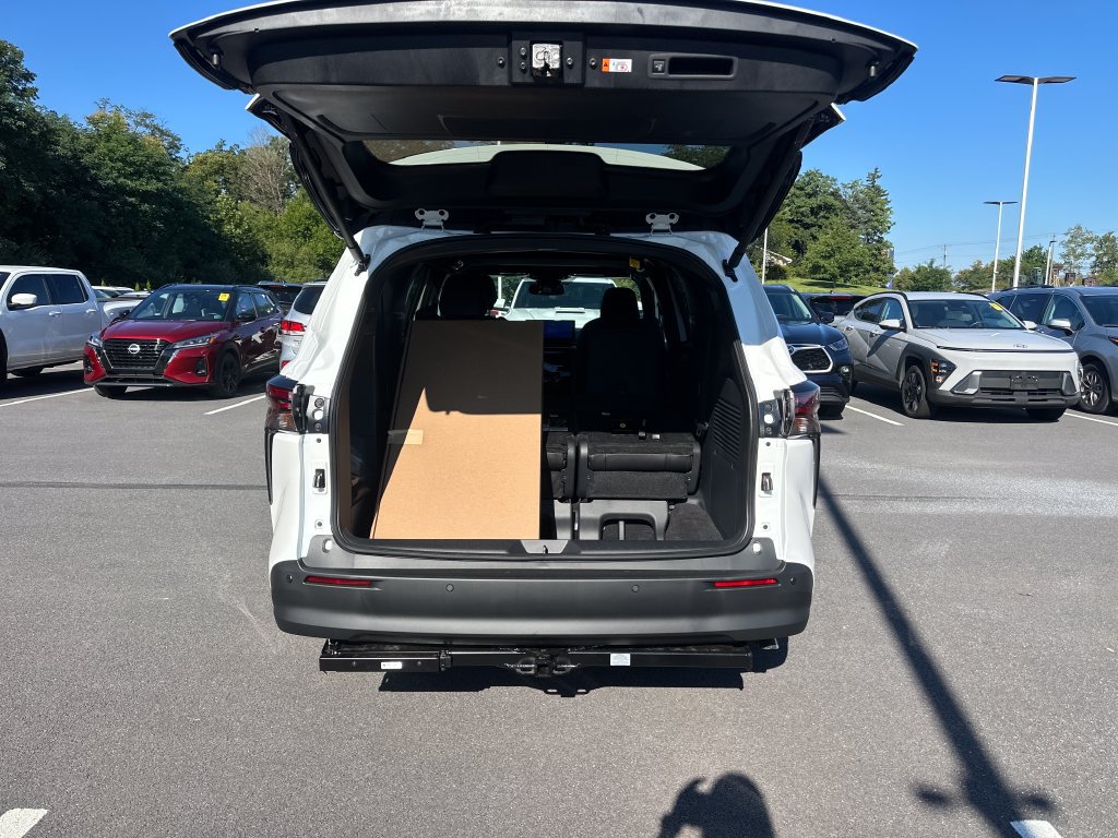 New 2026 Toyota Sienna XLE Woodland Edition AWD/4WD image 12