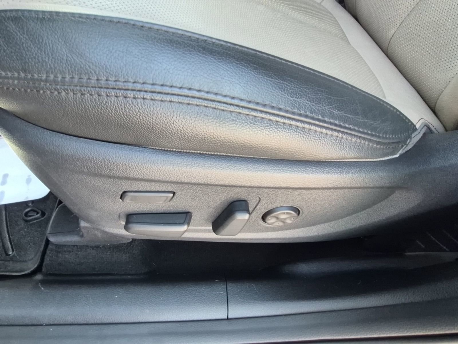 Used 2019 Hyundai Santa Fe AWD image 14