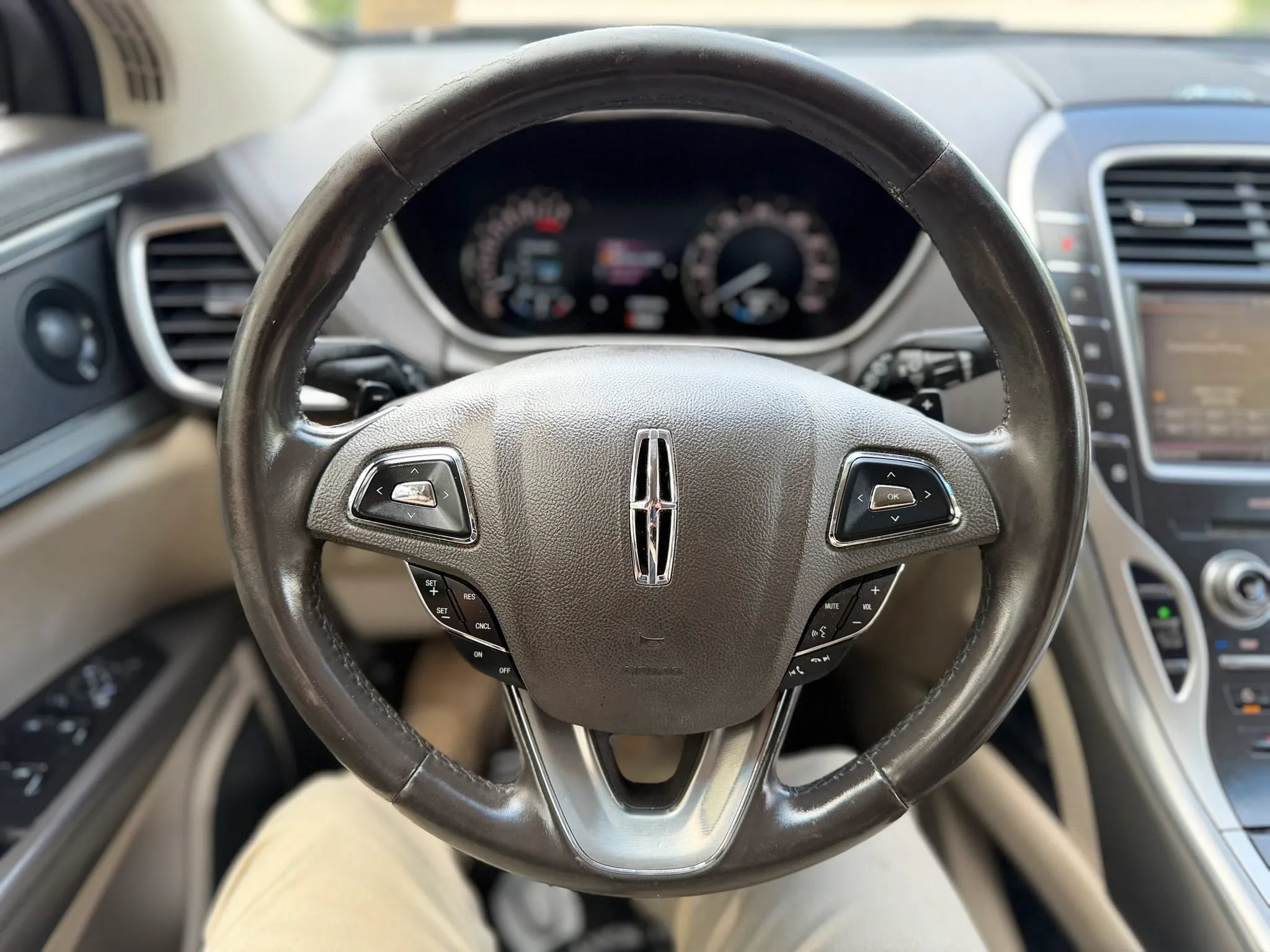Used 2016 Lincoln MKX Select w/ Select Plus Package AWD/4WD image 8