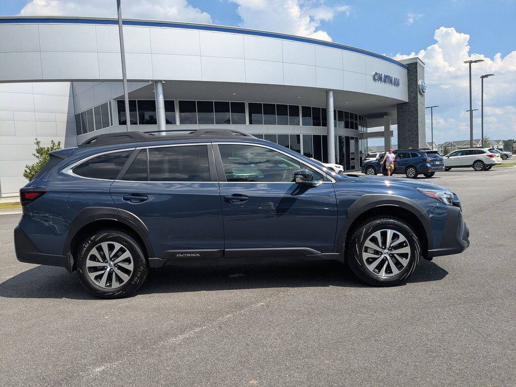 Used 2025 Subaru Outback Premium AWD/4WD image 3