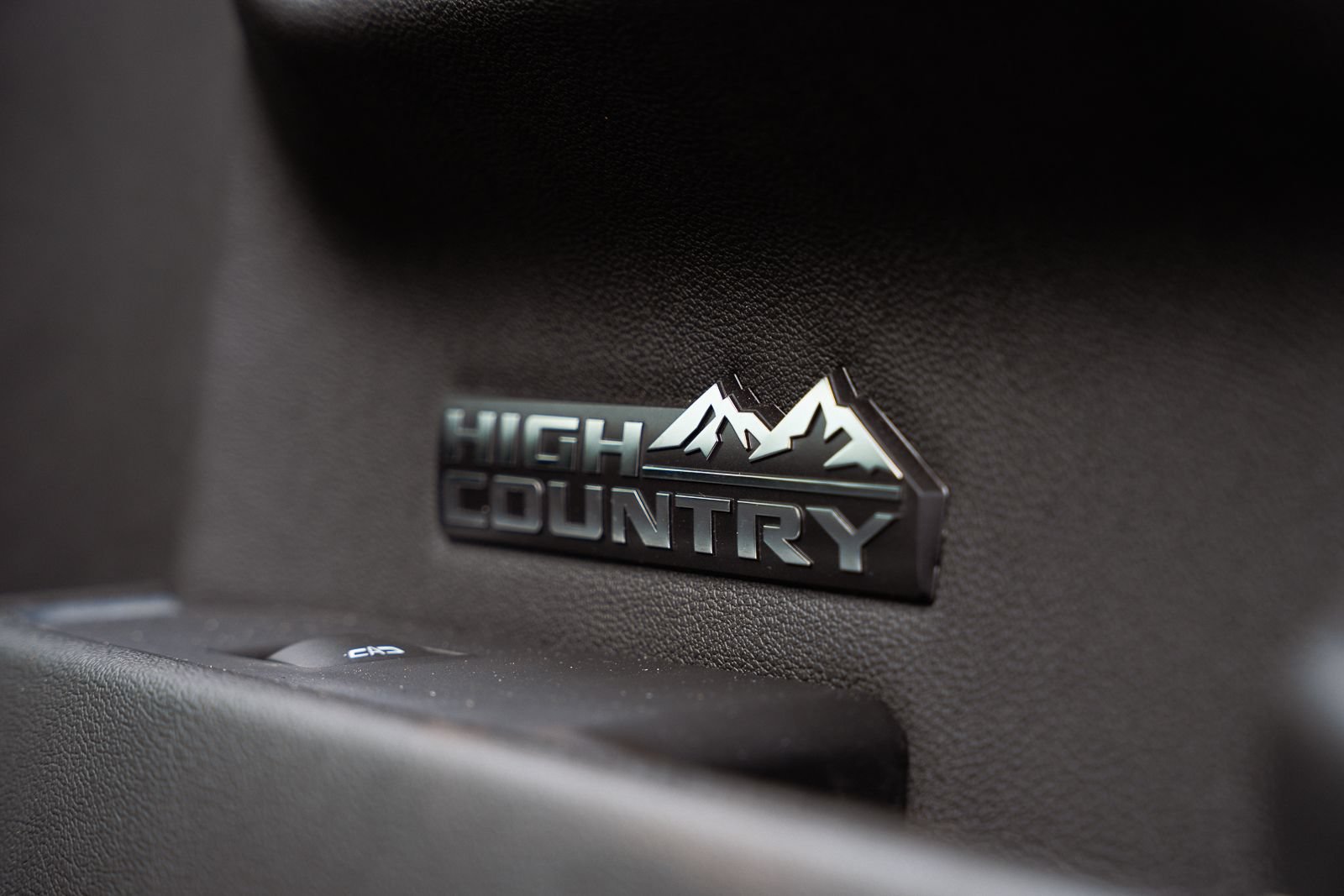 Used 2024 Chevrolet Silverado 1500 High Country w/ Technology Package AWD/4WD image 19