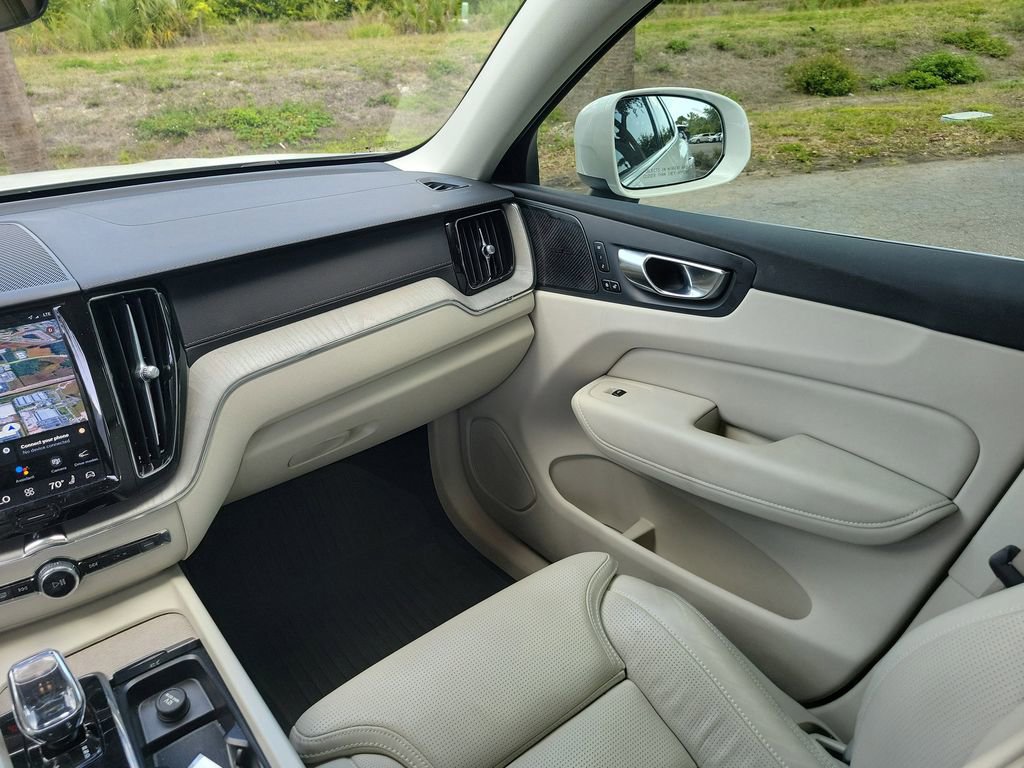 Certified 2023 Volvo XC60 B5 Ultimate w/ Climate Package AWD/4WD image 17