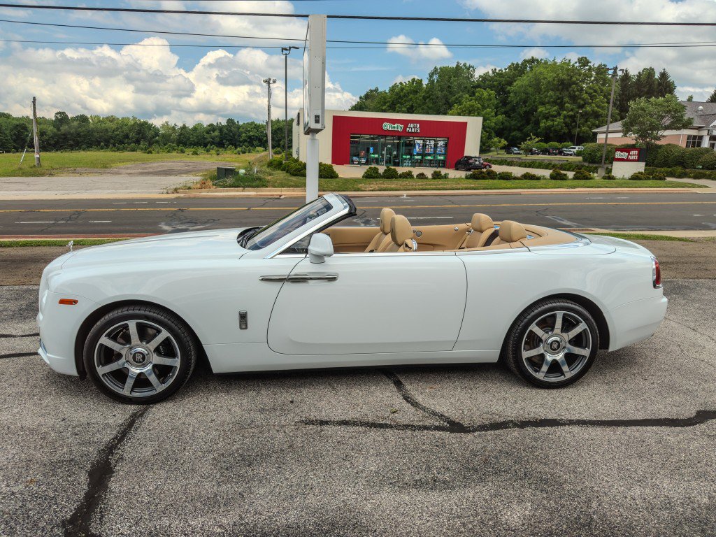 Used 2018 Rolls-Royce Dawn RWD image 9
