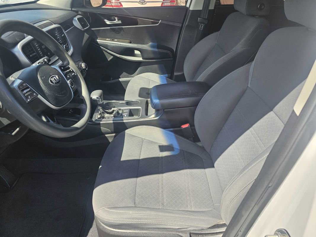 Used 2019 Kia Sorento LX image 9