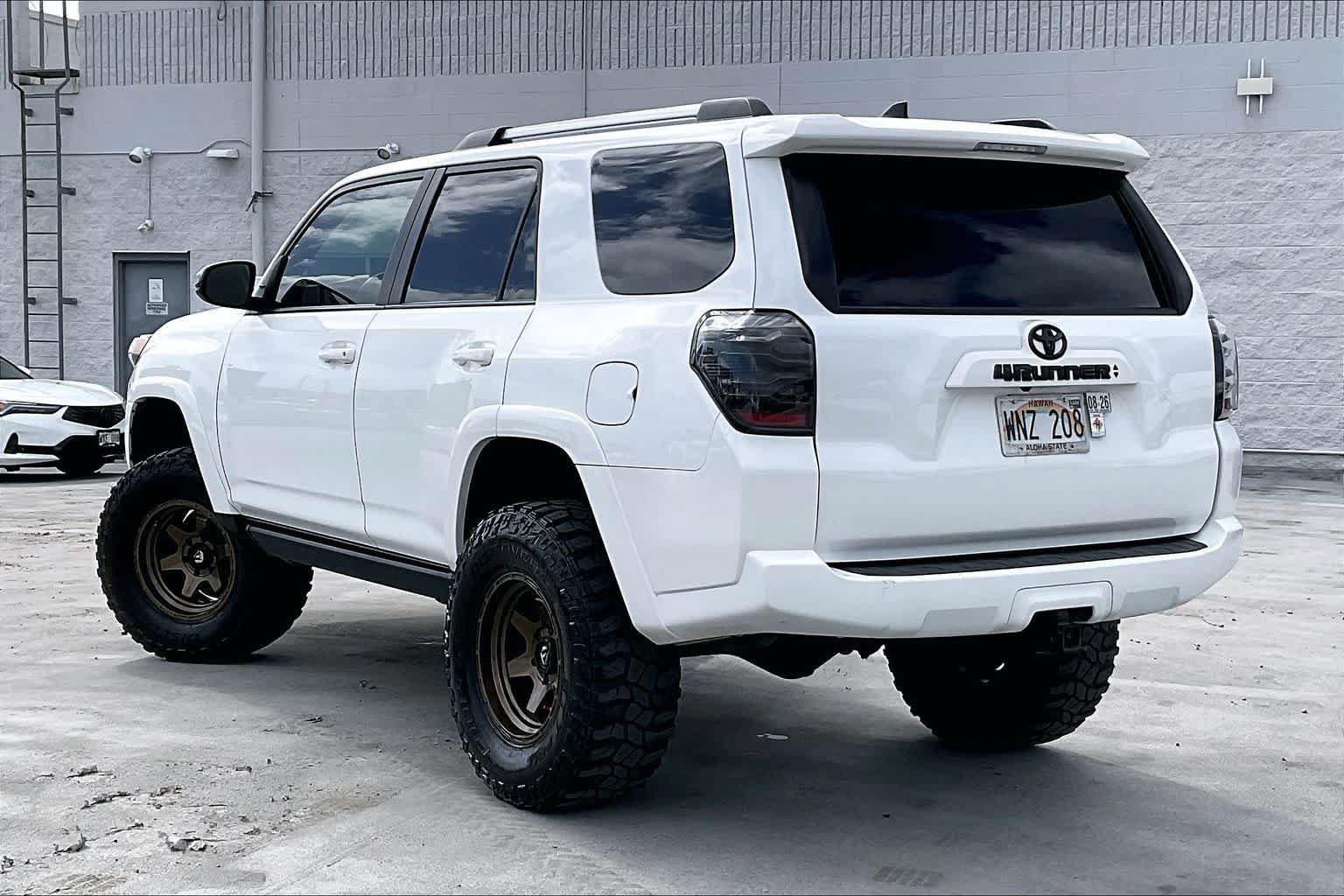 Used 2022 Toyota 4Runner SR5 Premium AWD/4WD image 4