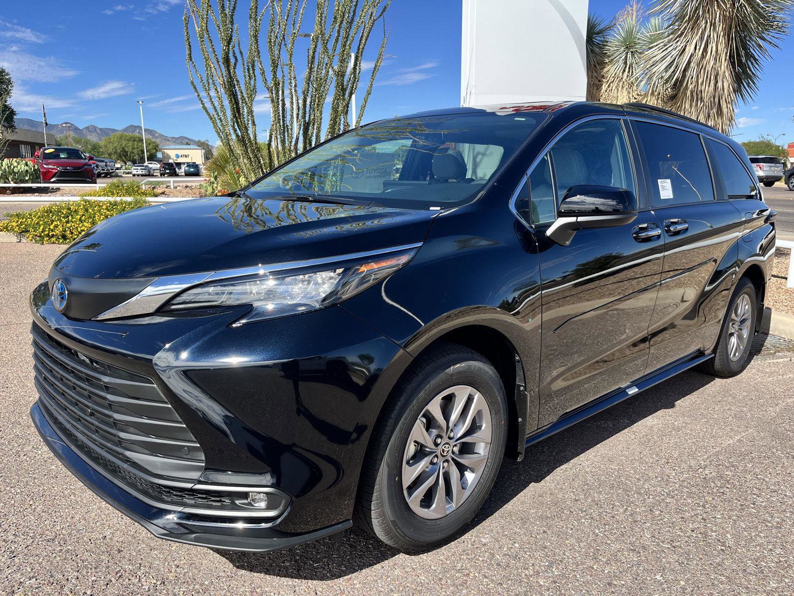 New 2025 Toyota Sienna XLE image 1