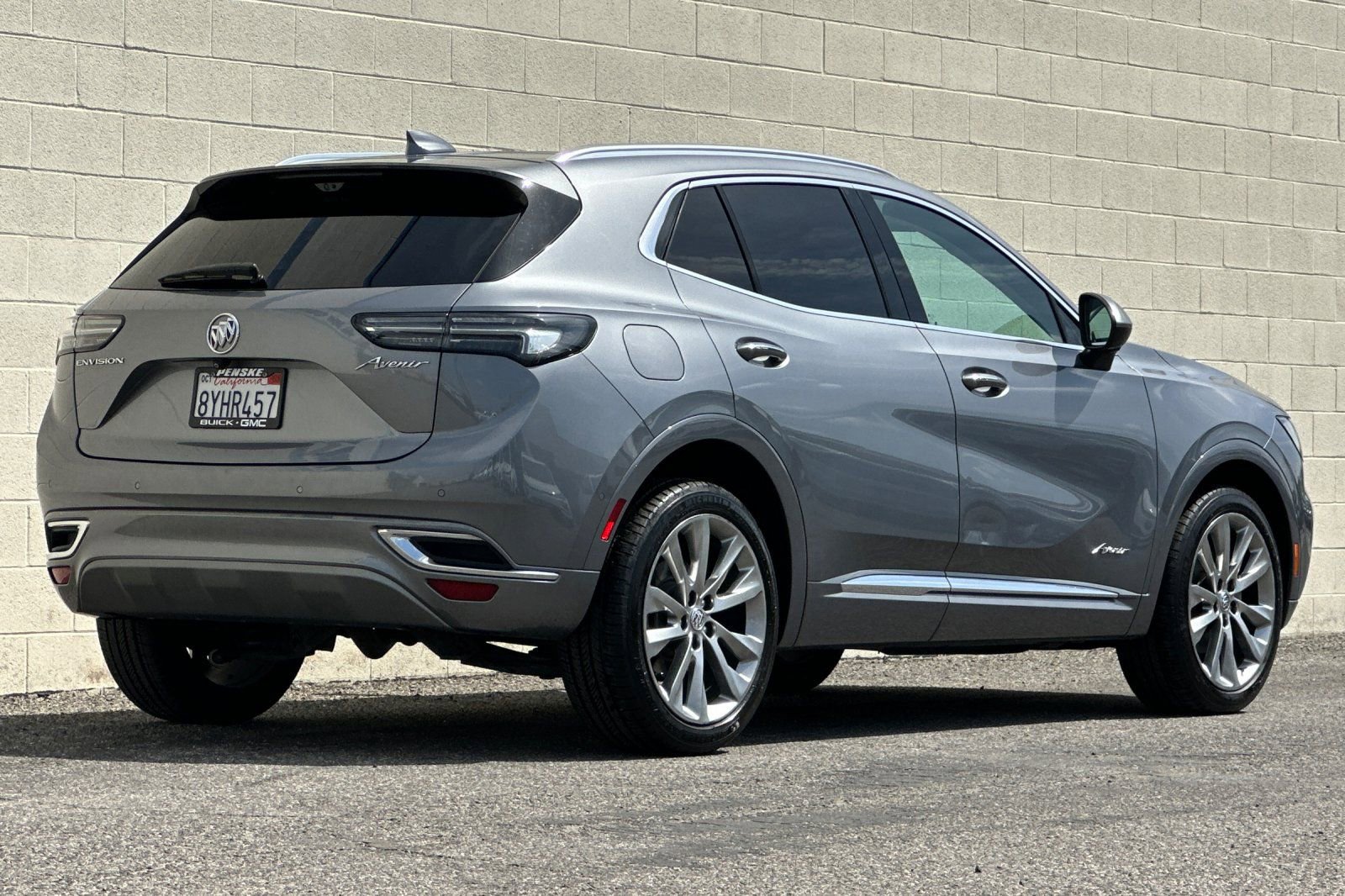 Certified 2022 Buick Envision Avenir w/ Technology Package II image 4