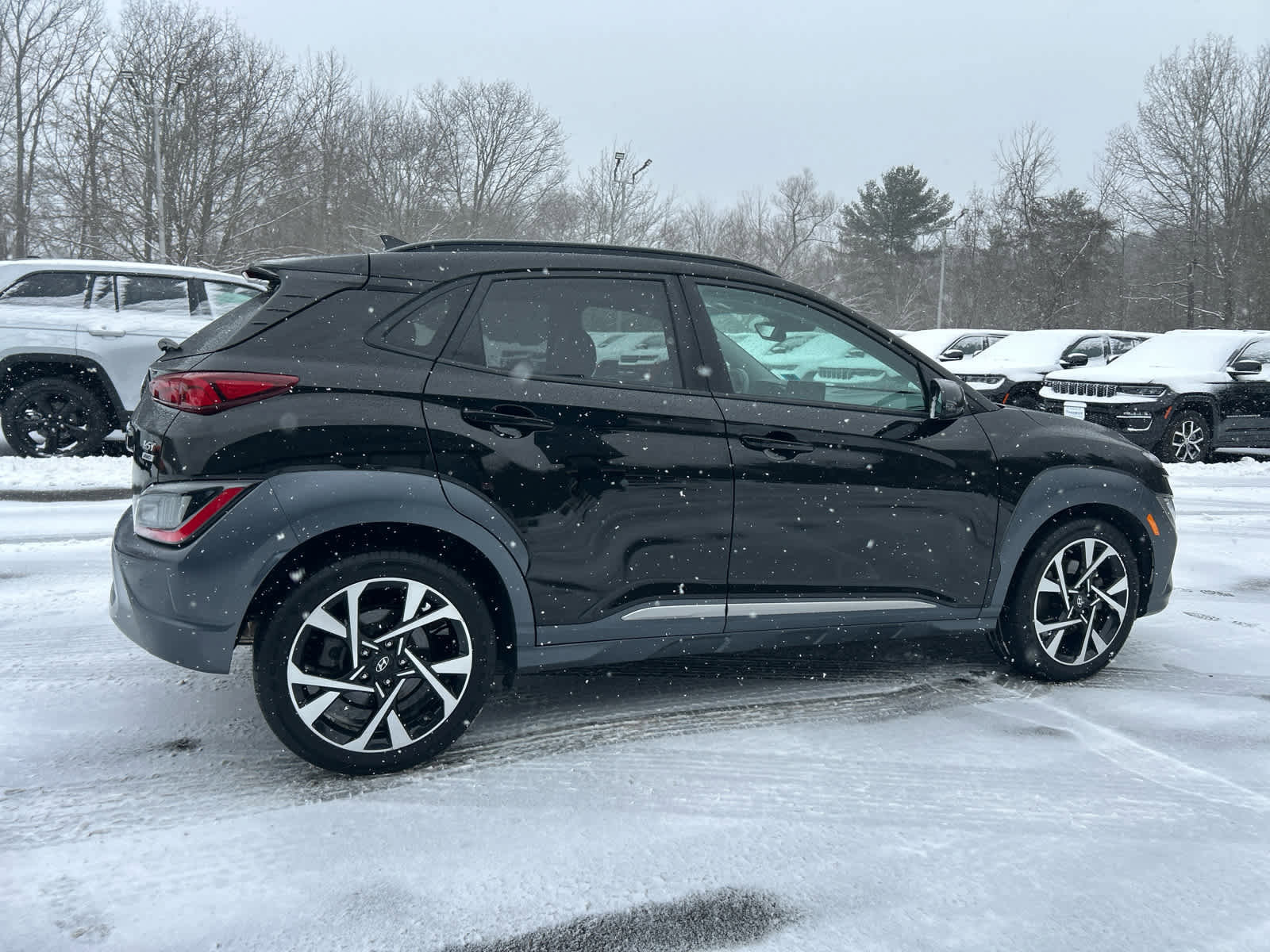 Used 2022 Hyundai Kona Limited image 4