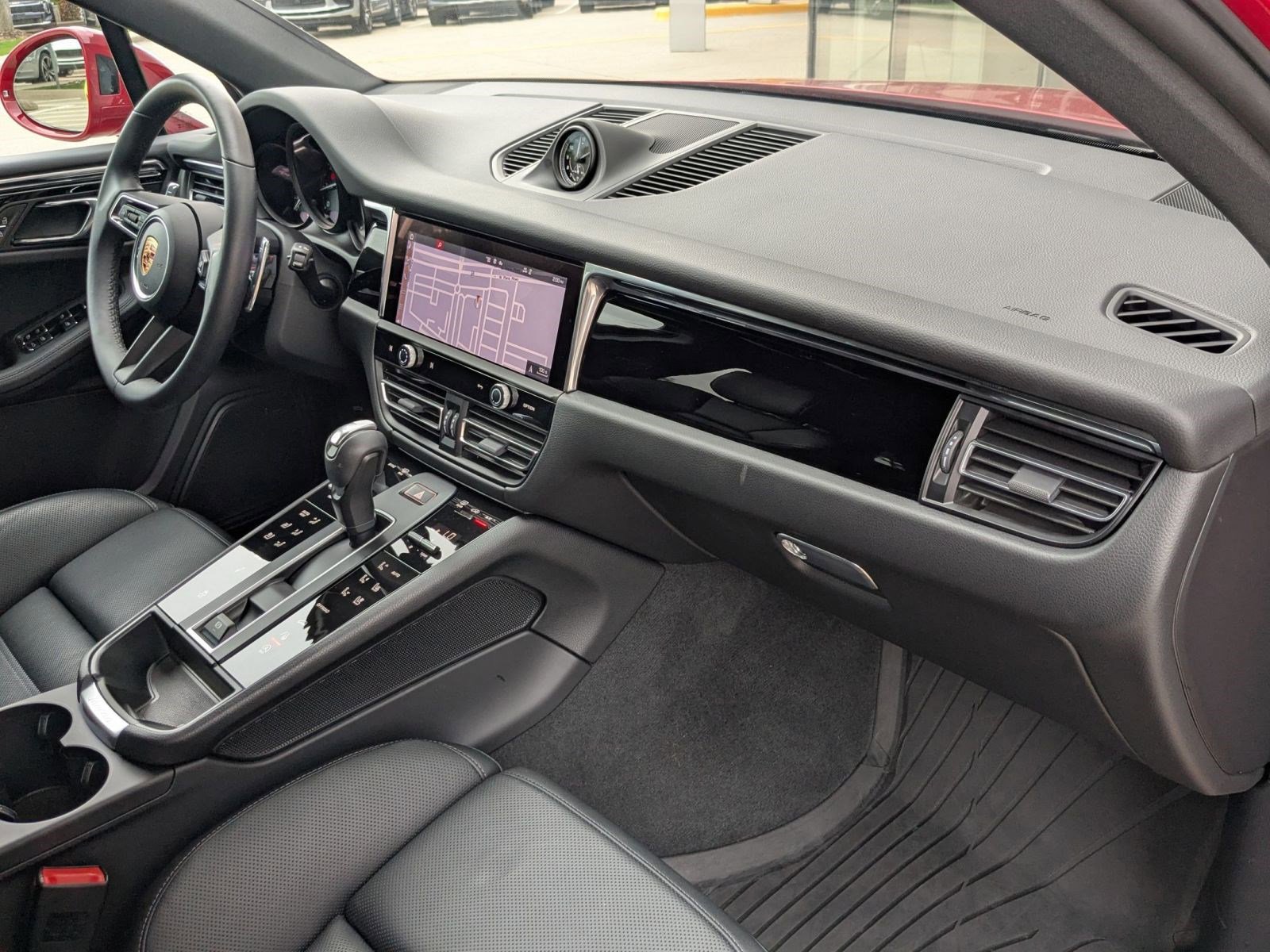 Certified 2026 Porsche Macan AWD/4WD image 25