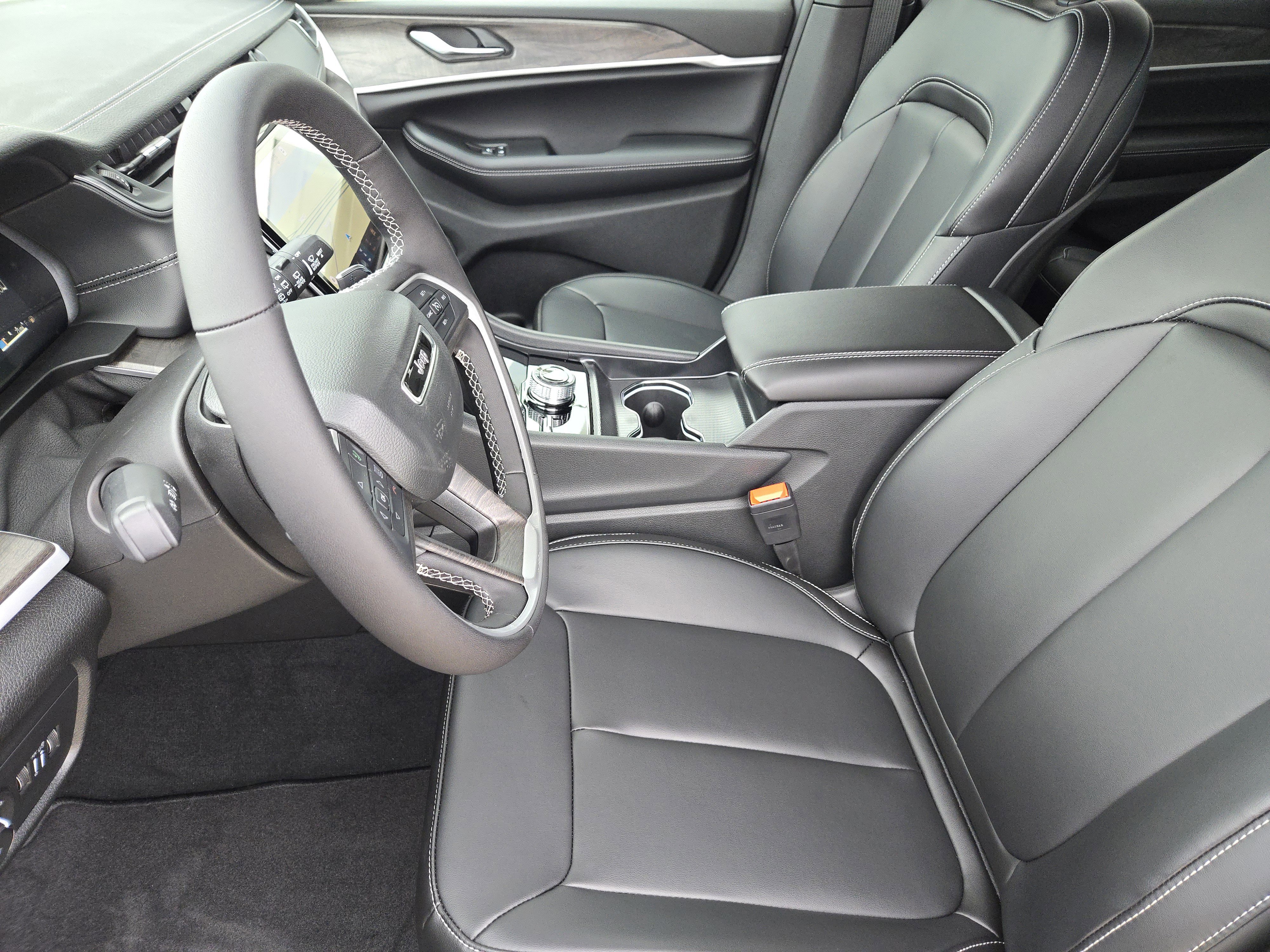 New 2025 Jeep Grand Cherokee L Limited w/ Black Appearance Package image 11