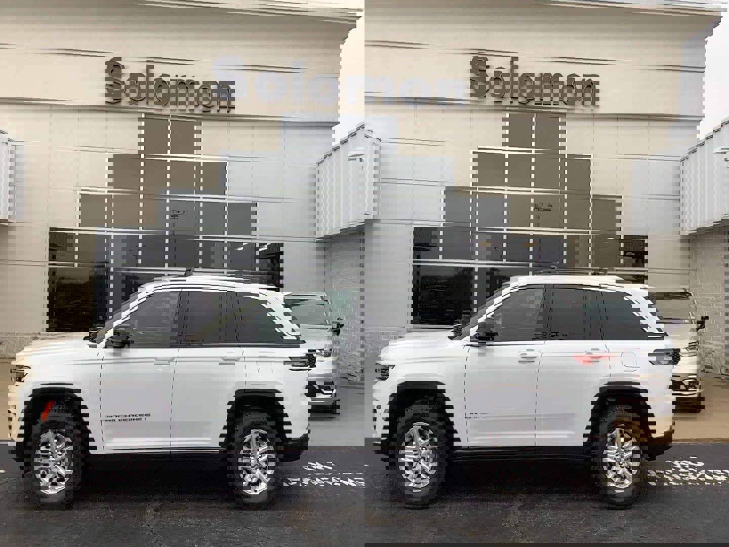 Certified 2023 Jeep Grand Cherokee Laredo w/ Trailer Tow Prep Group (B) image 1