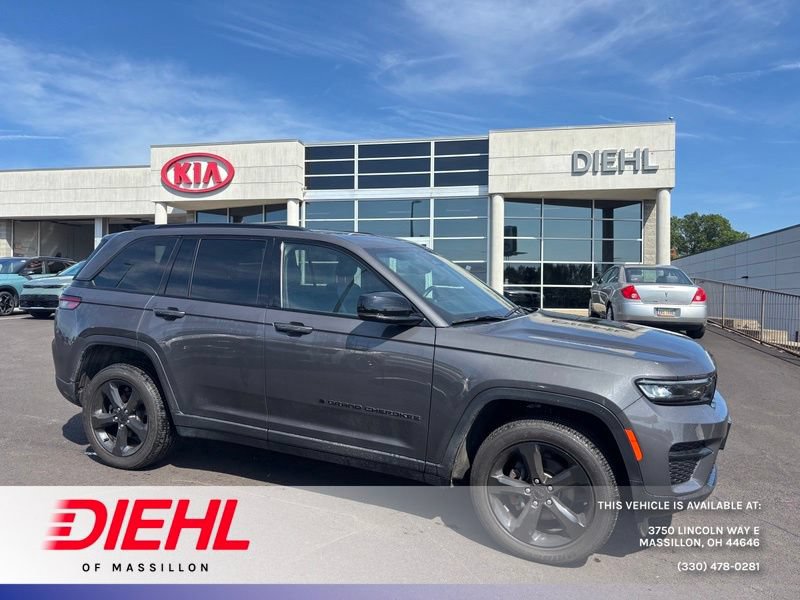 Used 2023 Jeep Grand Cherokee Altitude AWD/4WD image 1
