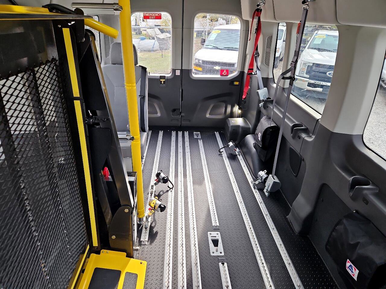 Used 2020 Ford Transit 350 XL image 33
