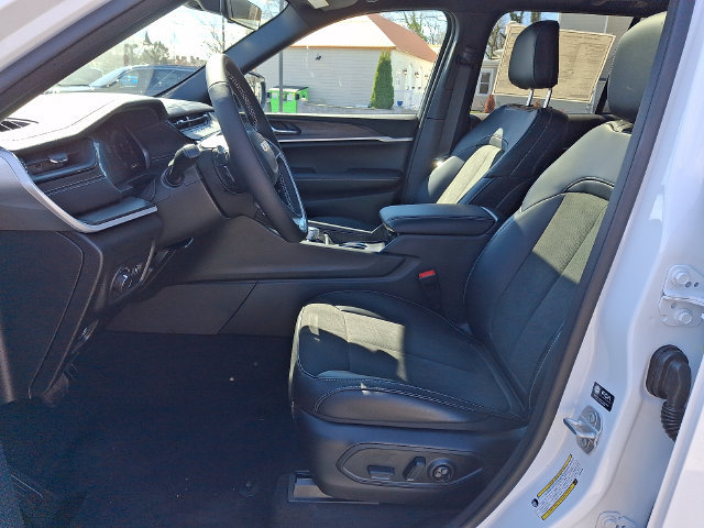 New 2026 Jeep Grand Cherokee Altitude AWD/4WD image 11