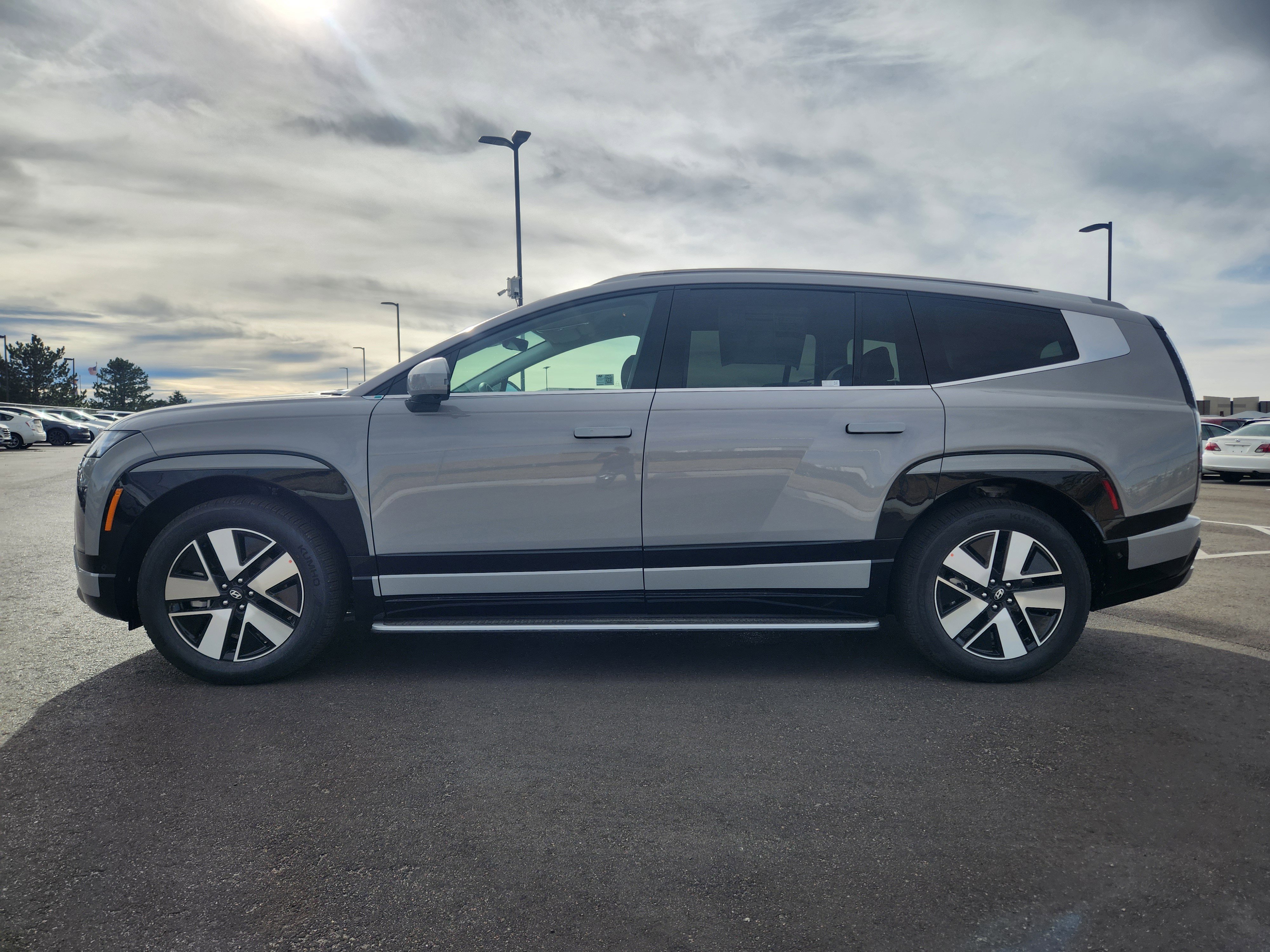 New 2026 Hyundai Ioniq 9 SEL image 2