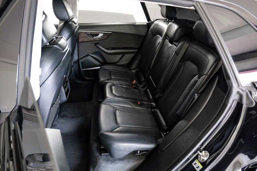 Used 2019 Audi Q8 Prestige w/ Luxury Package AWD/4WD image 46