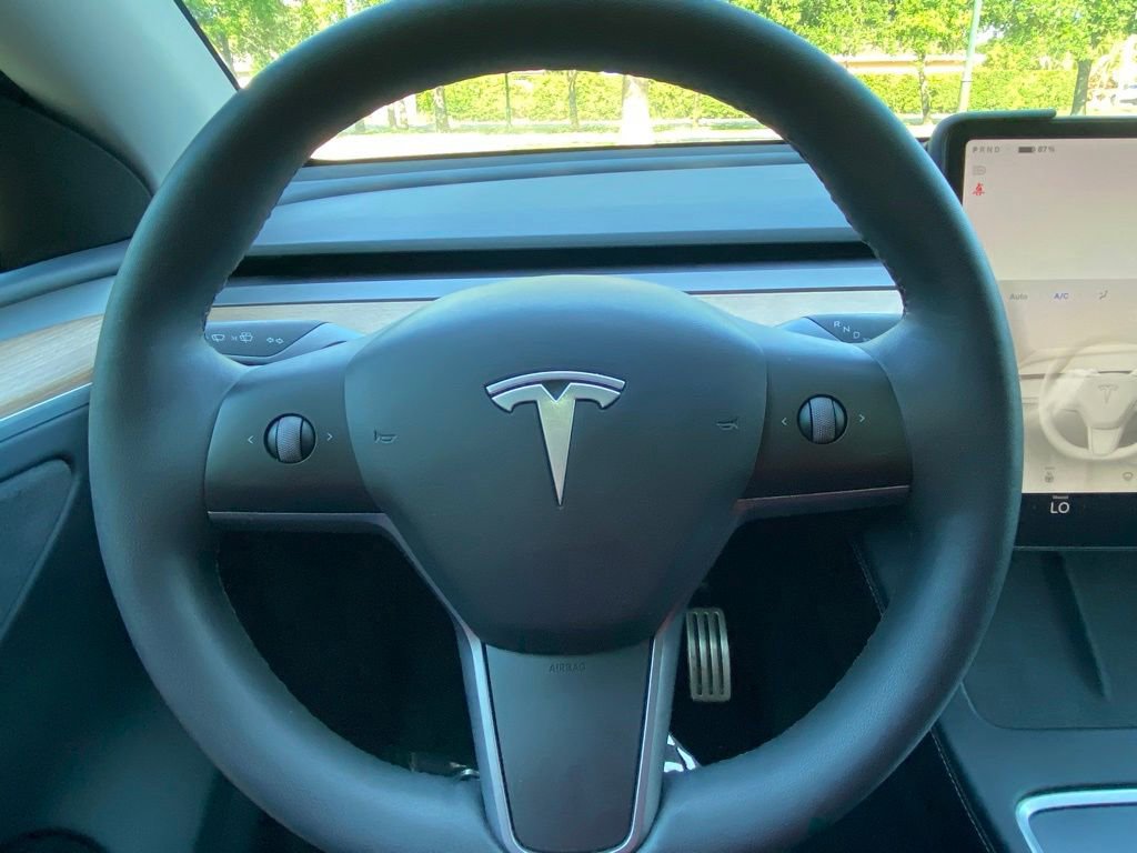 Used 2025 Tesla Model Y Performance AWD/4WD image 16