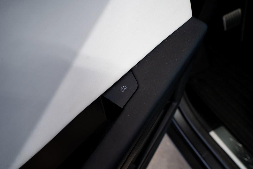 Used 2024 Tesla Cybertruck AWD Crew Cab image 18