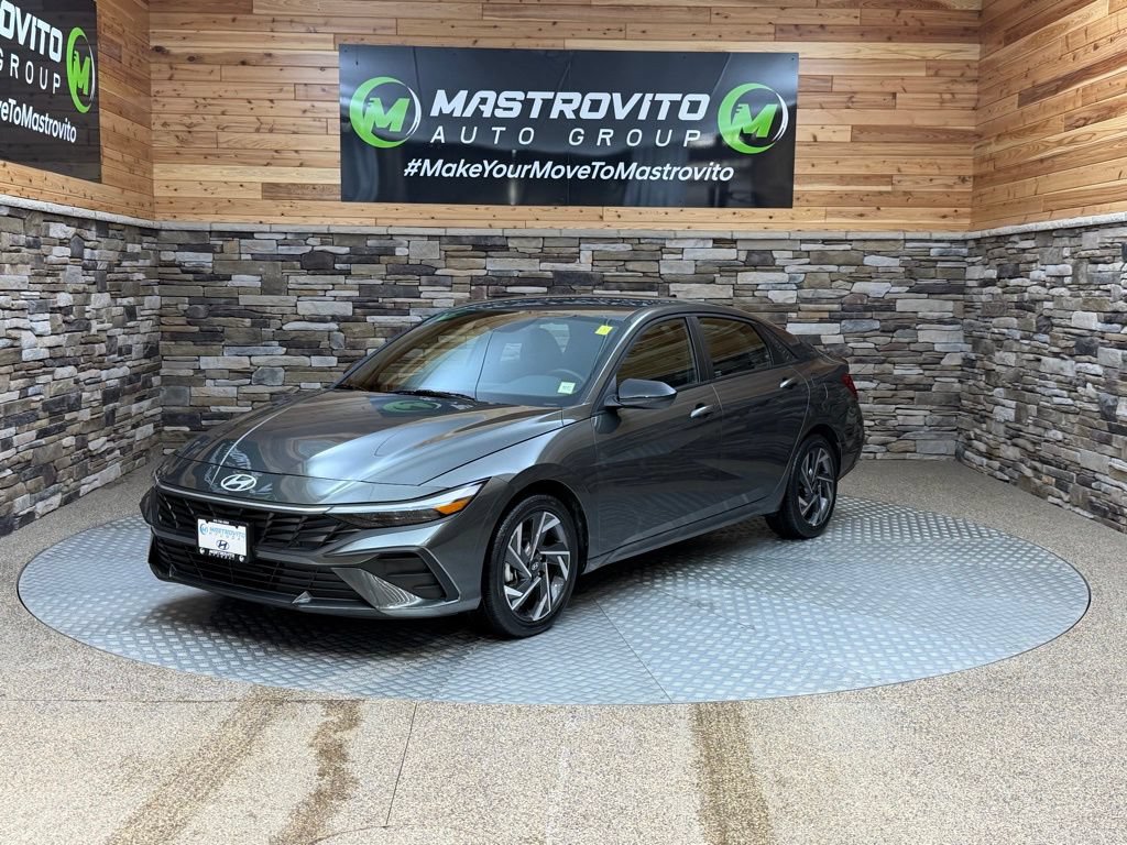 Used 2025 Hyundai Elantra SEL w/ Cargo Package FWD image 4