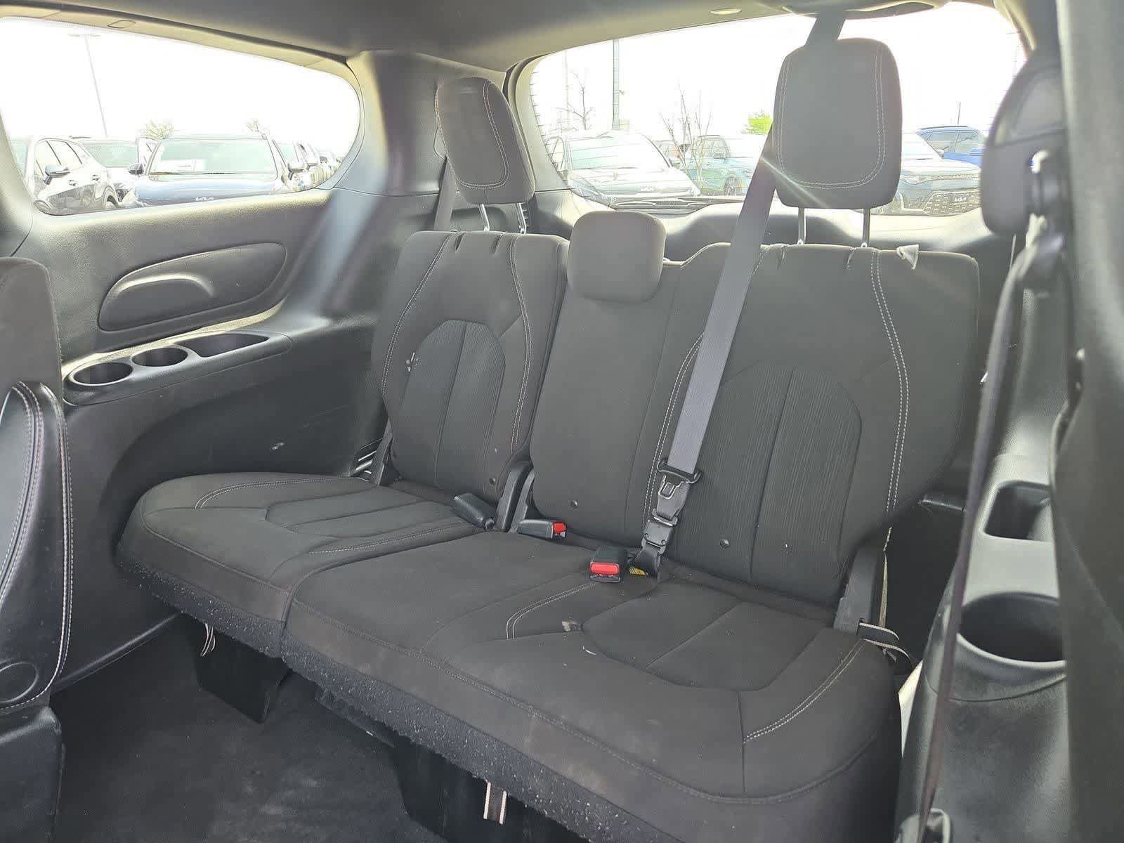Used 2021 Chrysler Pacifica Touring w/ S Appearance Package FWD image 33