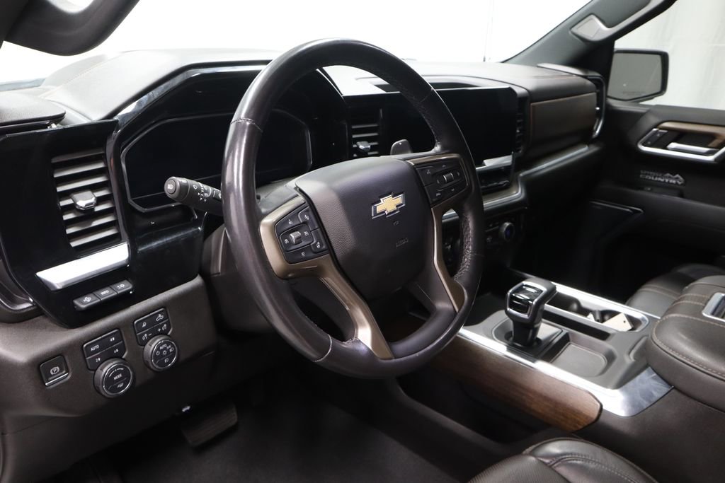 Used 2022 Chevrolet Silverado 1500 High Country w/ High Country Premium Package AWD/4WD image 25