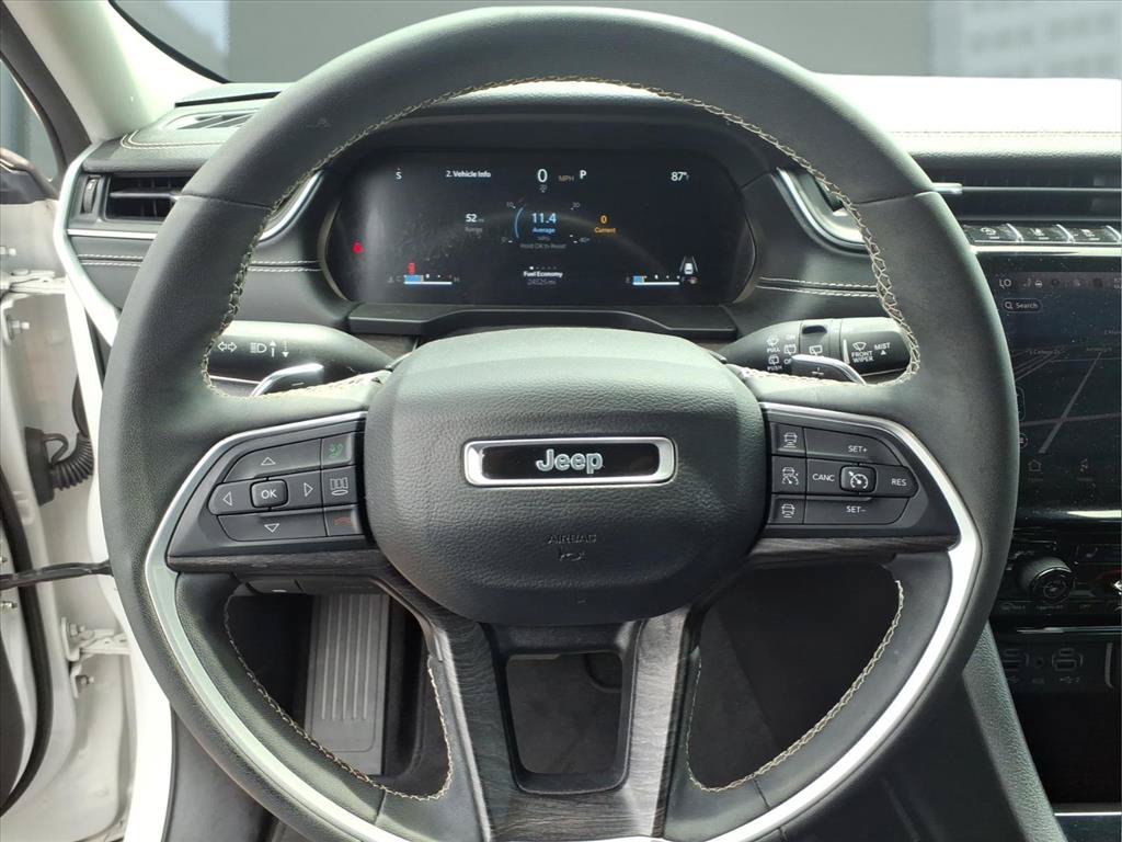 Used 2023 Jeep Grand Cherokee Limited w/ Black Appearance Package RWD image 10