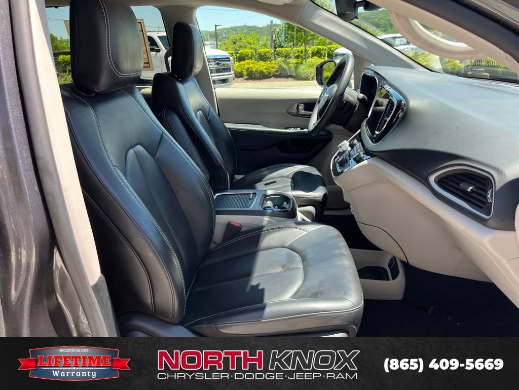 Used 2023 Chrysler Pacifica Touring-L FWD image 24
