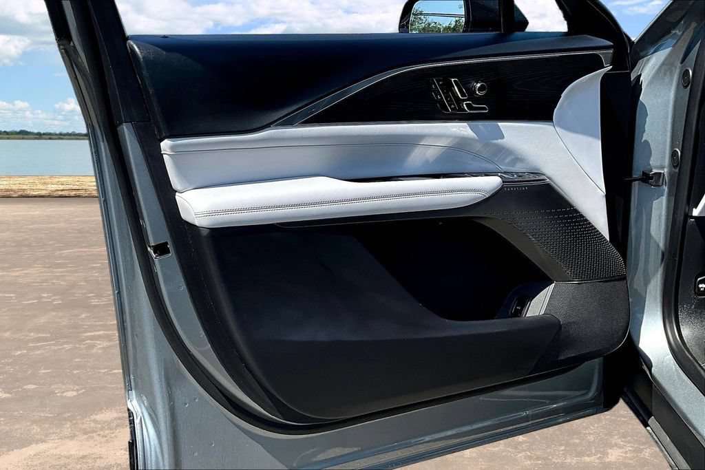 Used 2024 Cadillac Lyriq Luxury RWD image 20