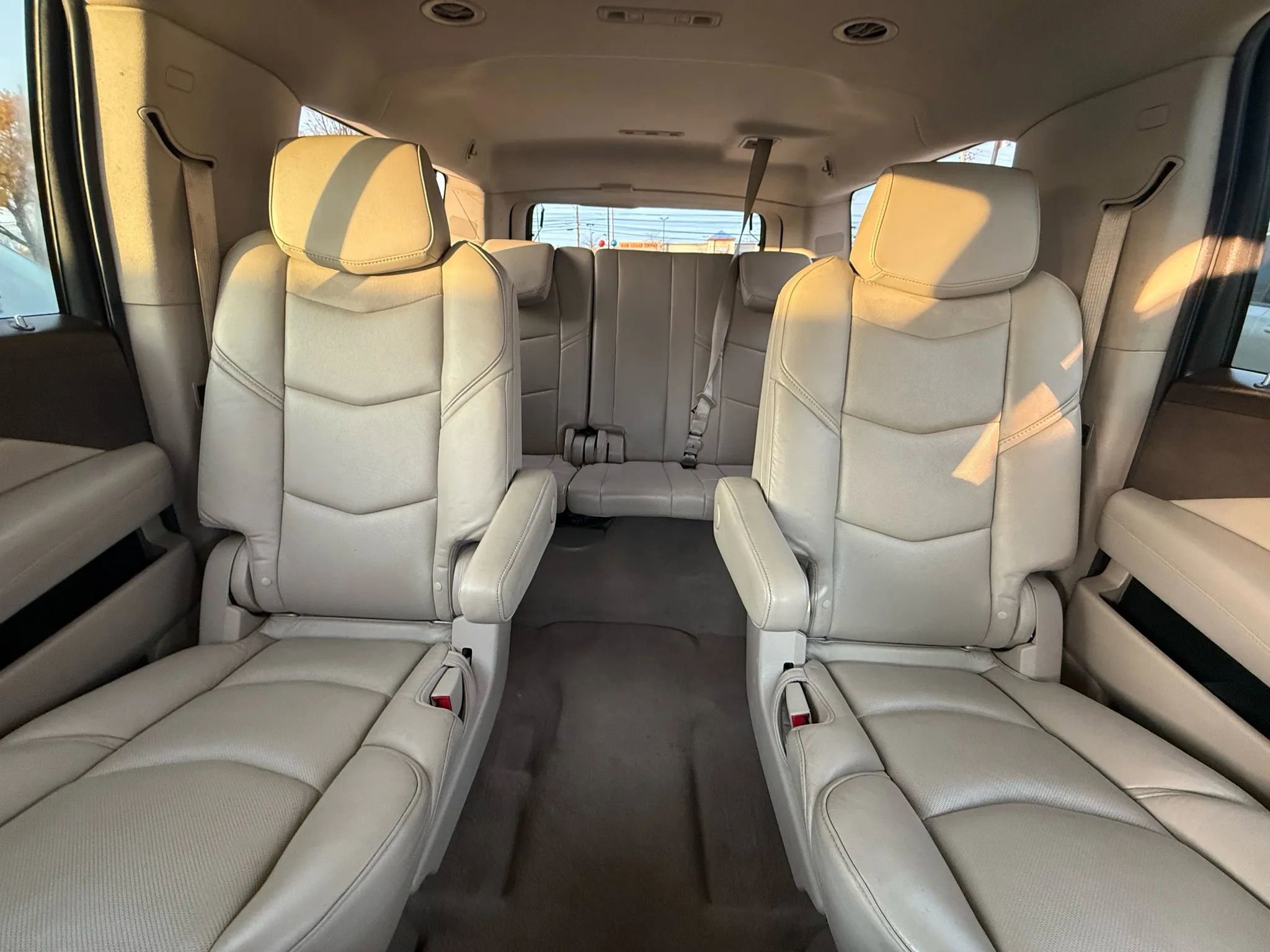 Used 2017 Cadillac Escalade ESV Luxury image 47