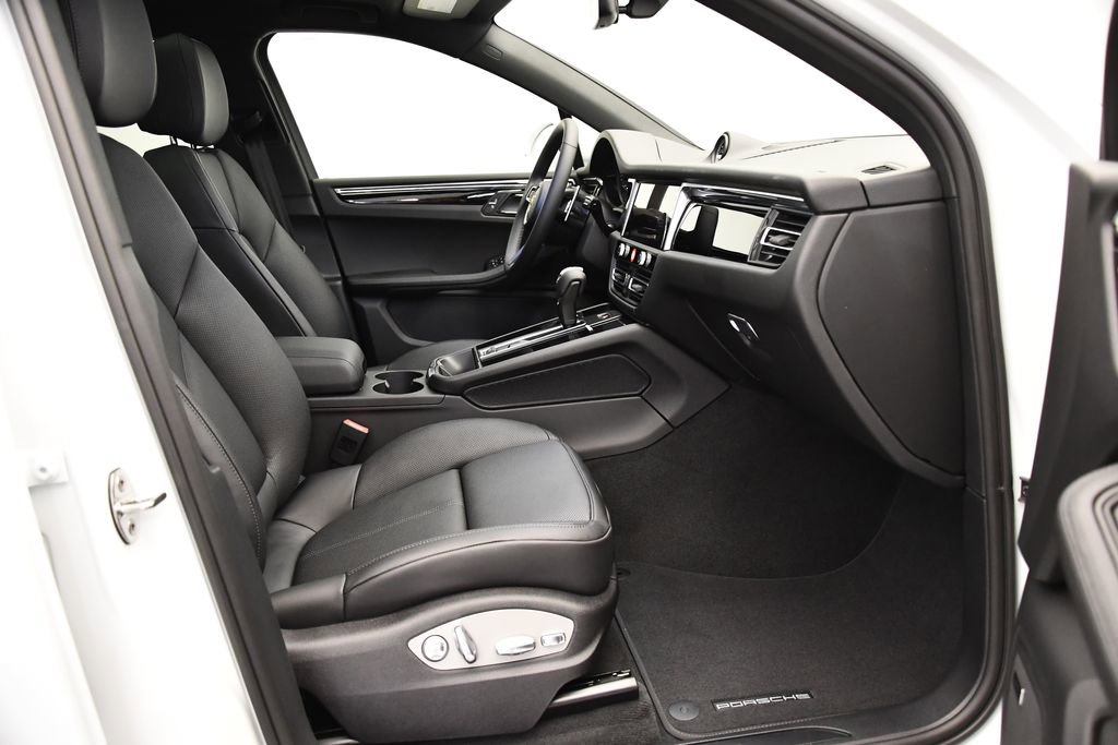 Used 2025 Porsche Macan image 45