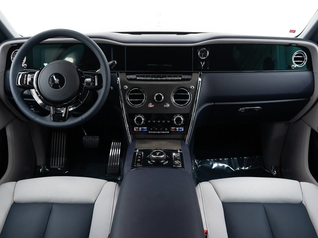 Used 2026 Rolls-Royce Cullinan AWD/4WD image 34